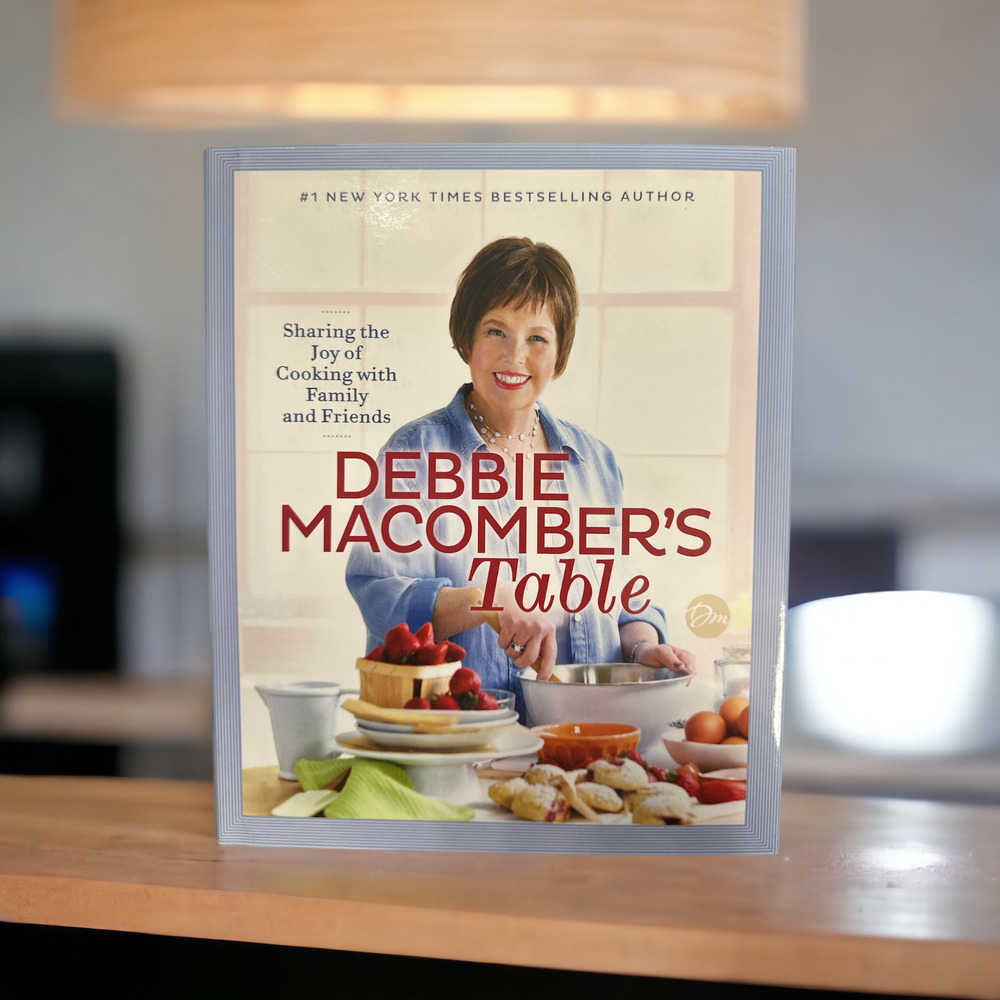 NEW Debbie Macomber's Table : Sharing the Joy of Cooking with Family and Friends